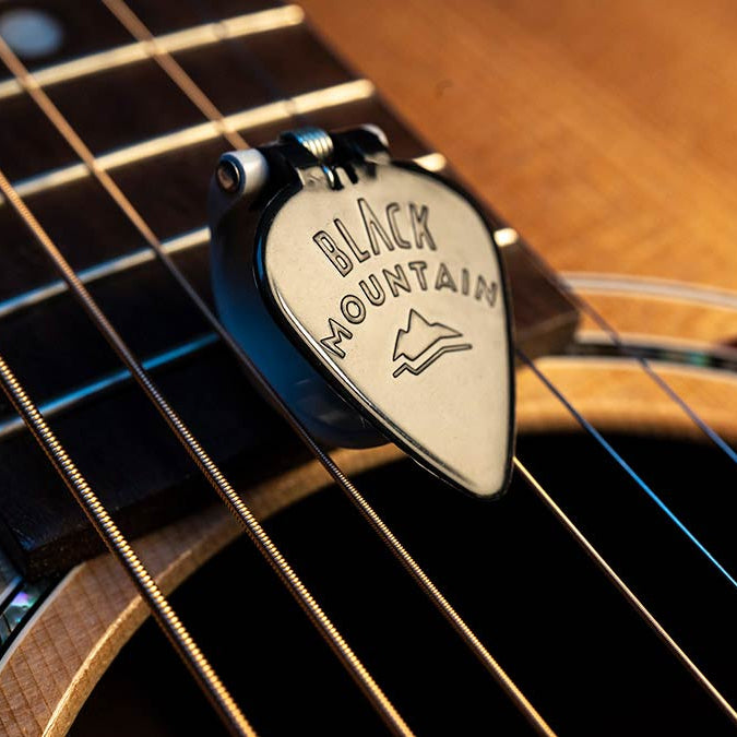 Black Mountain Spring Action Thumb Pick