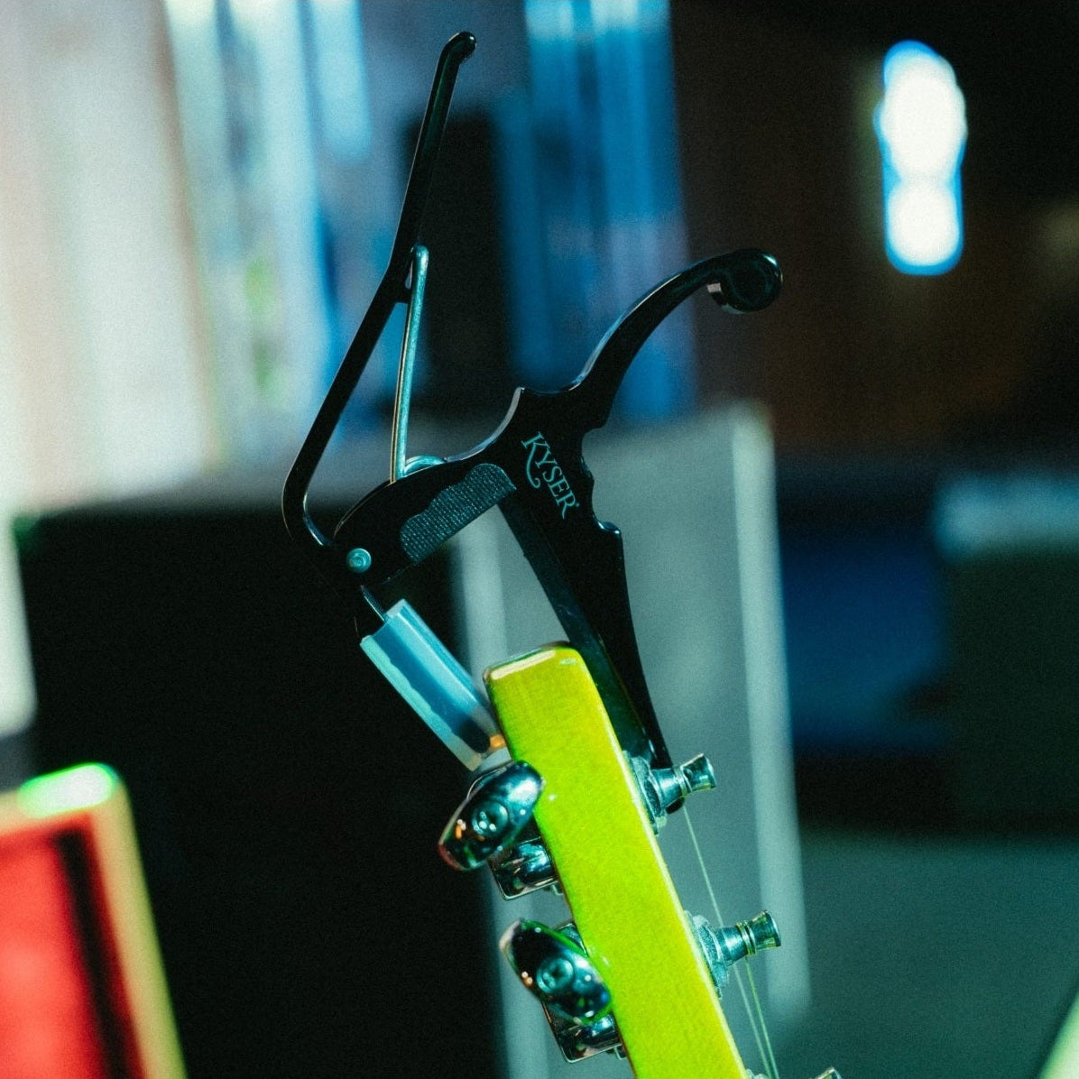 Kyser Trigger Quick Change Electric Guitar Trigger Capo KGEB